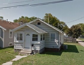 Building Photo - 306 Sullivan Ave