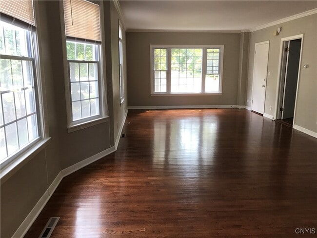 Building Photo - 1801 James St