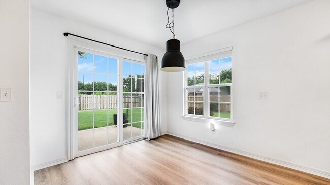 Building Photo - Charming 3BR Home in Har-Ber Meadows Cul-de-Sac