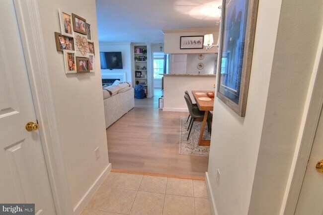 Building Photo - 2220 Springwood Dr