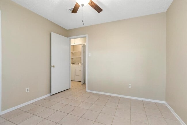 Building Photo - 6903 Foxmont Ln
