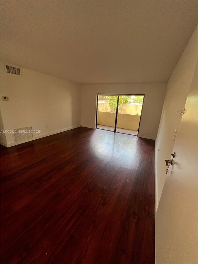 Building Photo - 10415 N Kendall Dr