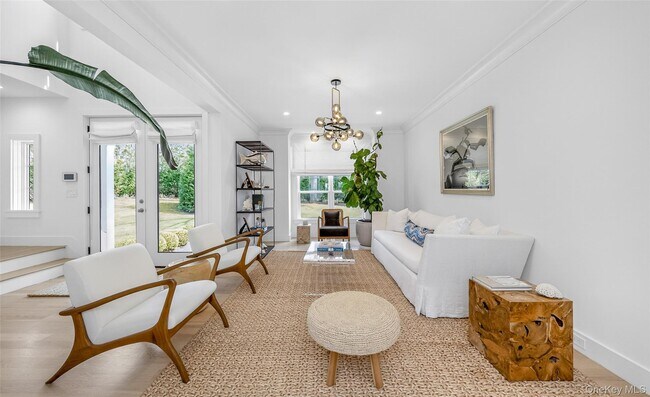 Building Photo - 17 Bayview Rd N