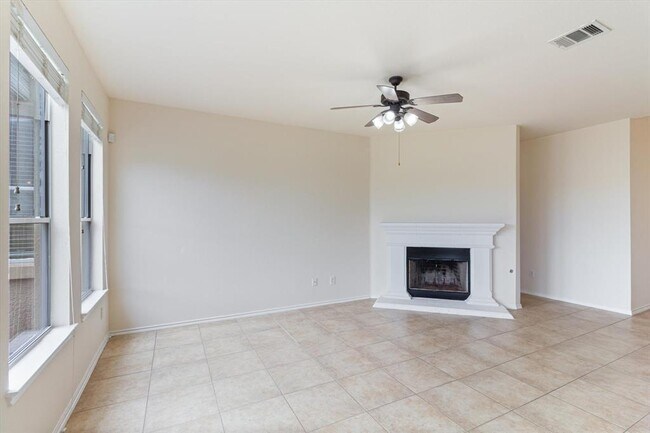 Building Photo - 10 White Magnolia Cir