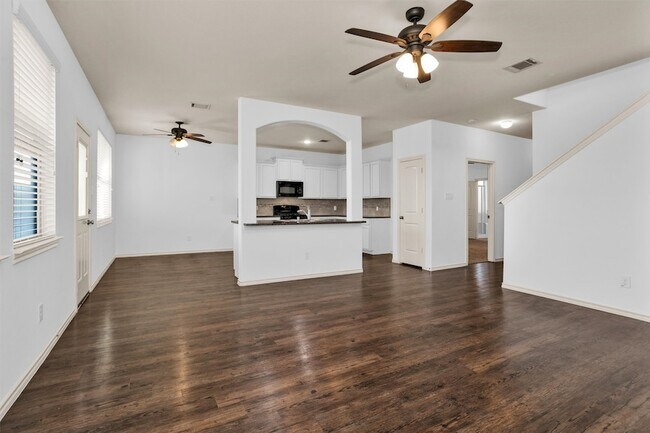 Building Photo - 2730 Donellan Dr