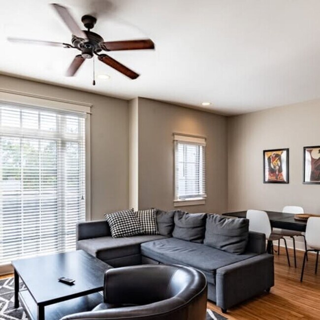 Building Photo - 1909 Convent Pl