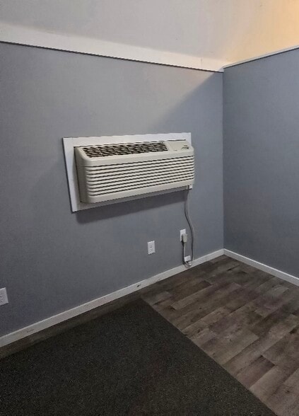 Building Photo - 8880 E State Rd 54