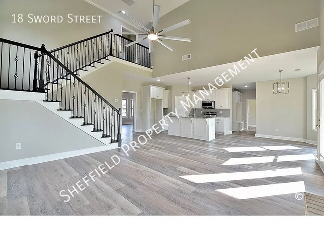 Building Photo - 18 Sword St