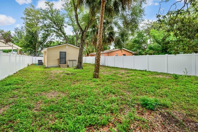 Building Photo - Charming 3-Bedroom Home with Renovated Int...