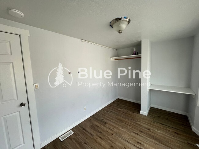 Building Photo - 925 Wilson Ave