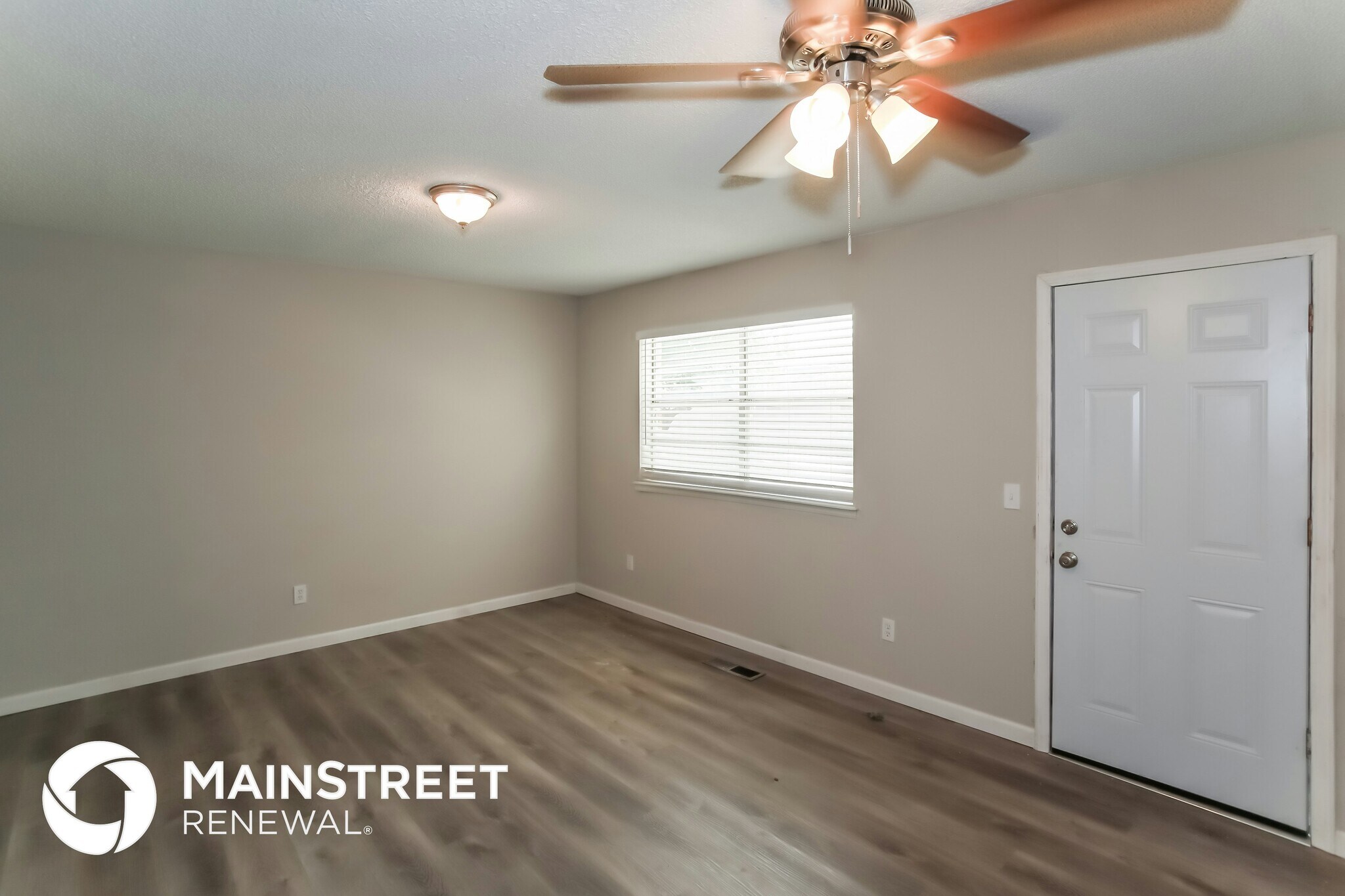 Building Photo - 916 Clear Creek