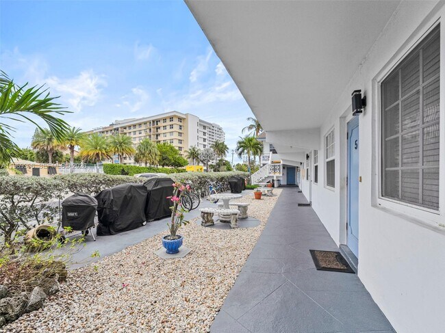 Building Photo - 3220 NE 10th St