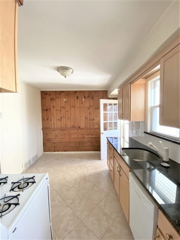 Building Photo - 439 Middlesex Turnpike