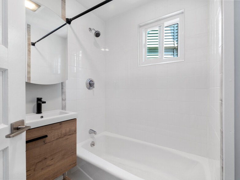 Building Photo - 59 Hawthorne St