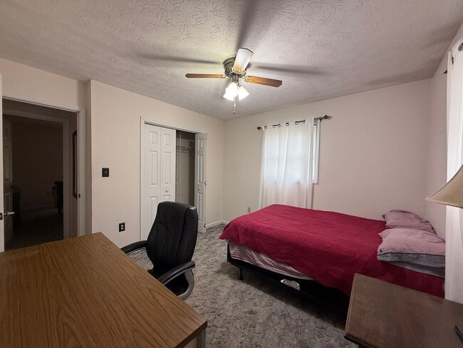 Building Photo - 3 Bedroom 2 Bathroom Fully Furnished Home ...