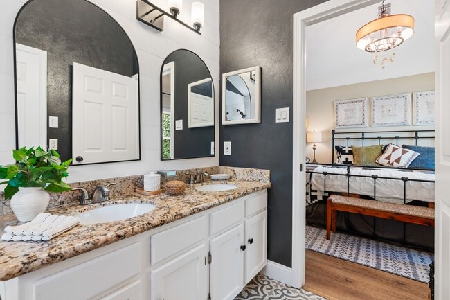 Building Photo - 115 E Pathfinders Cir