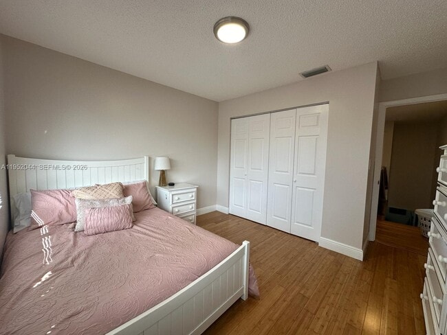 Building Photo - 8320 SW 39th Ct