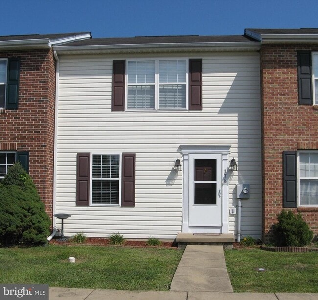 Building Photo - 175 Equestrian Dr