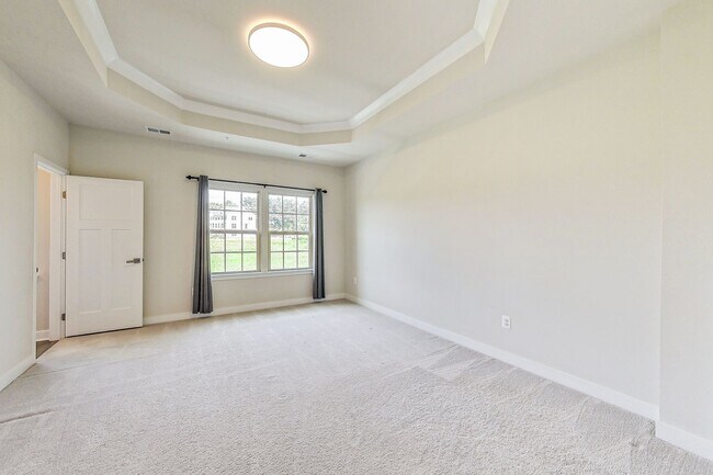 Building Photo - Meticulously Maintained 3 bedroom, 2.5 bat...