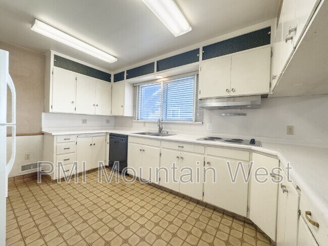 Building Photo - 2141 S 1700 E