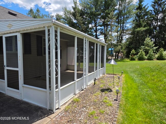 Building Photo - 40 Birchwood Dr