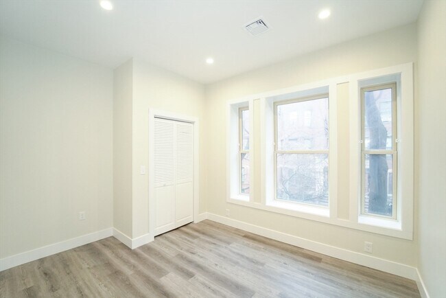 Building Photo - 424 Marlborough St