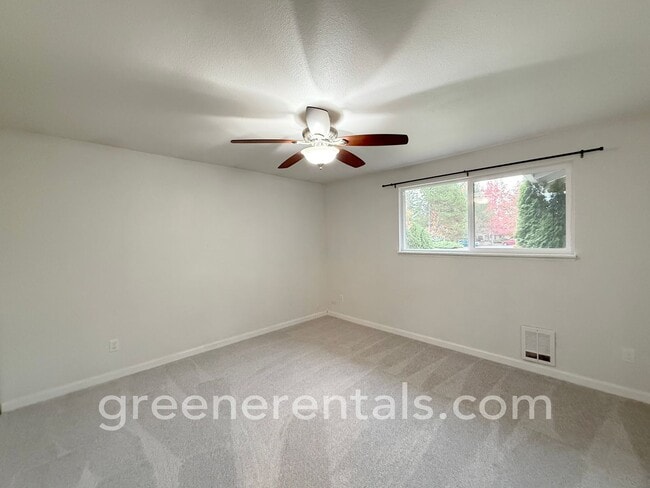 Building Photo - 2BR/1BA Duplex in Desirable West Olympia L...