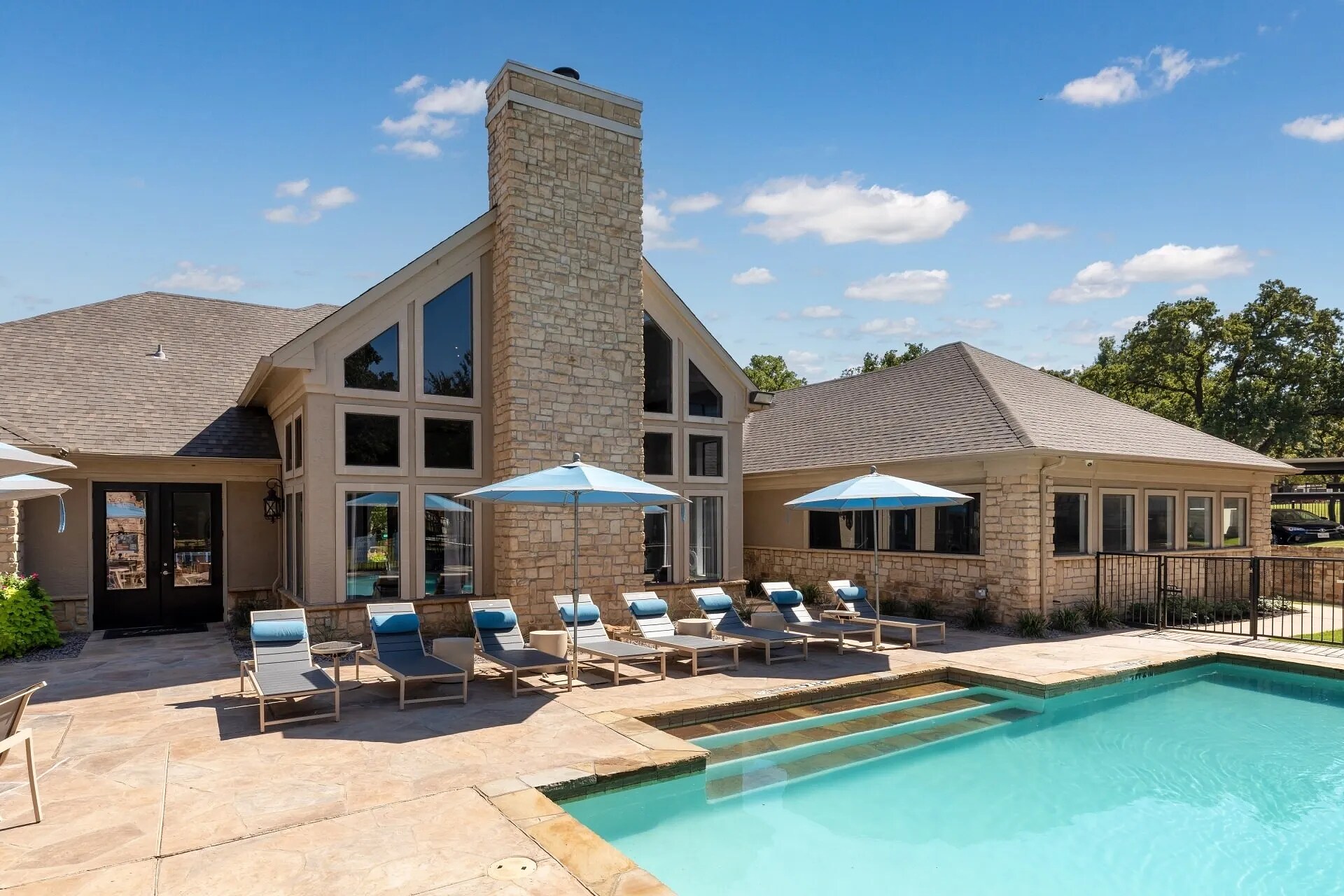 Building Photo - 165 Forestbrook Dr