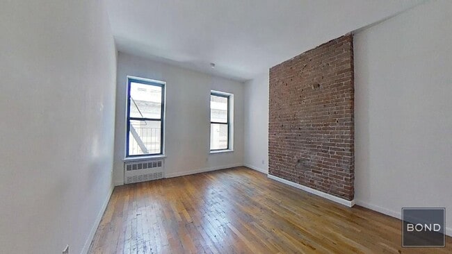 Building Photo - 212 E 85th St