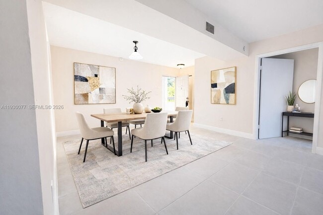 Building Photo - 731 N Pine Island Rd