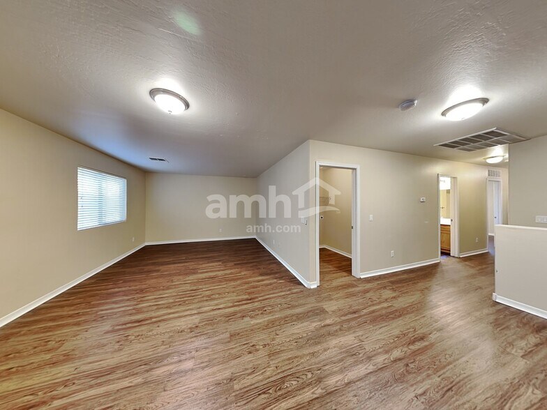 Building Photo - 2451 S 160th Dr