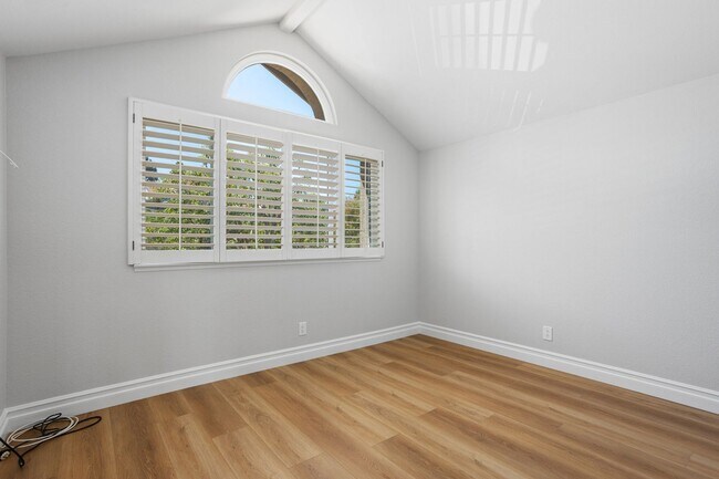 Building Photo - Single Family House with a view