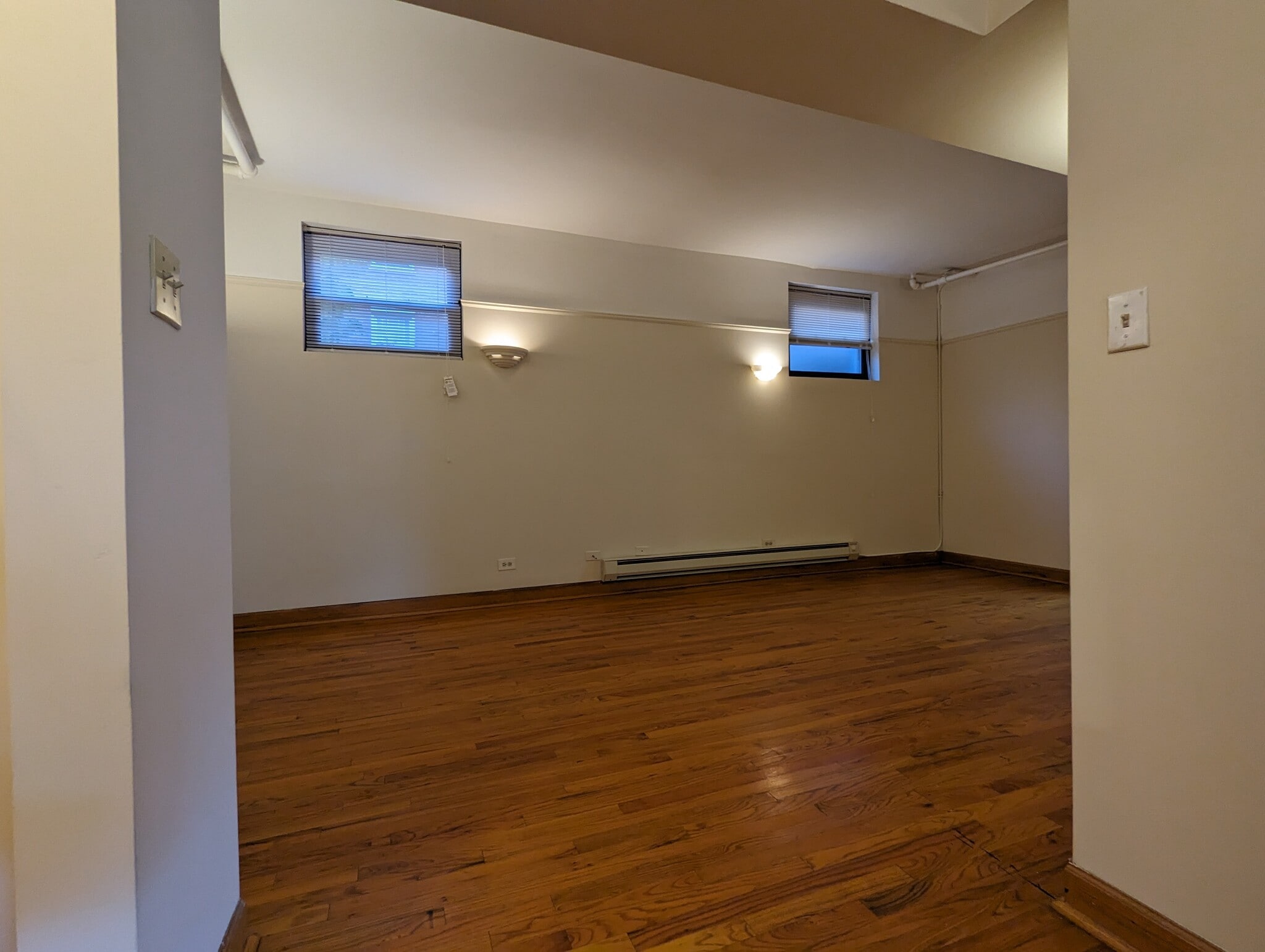 Building Photo - 957 W Cornelia Ave