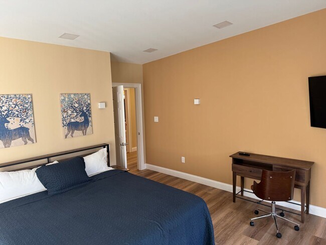 Building Photo - FIRST MONTH OF RENT FREE!!!!!!