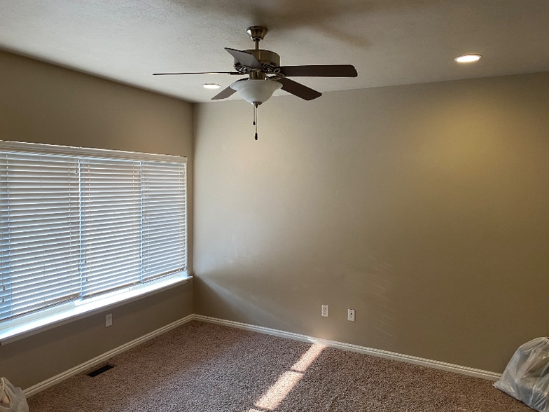 Building Photo - 1596 W 300 S