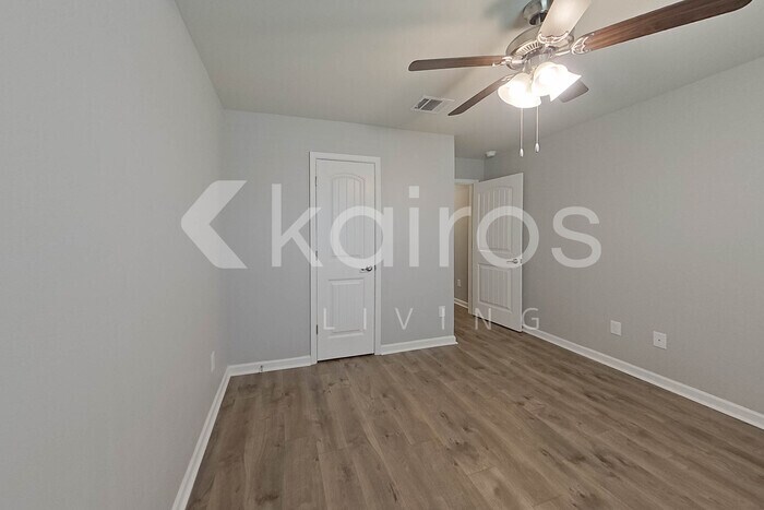 Building Photo - 410 Mango Dr