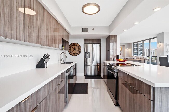 Building Photo - 3600 Mystic Pointe Dr