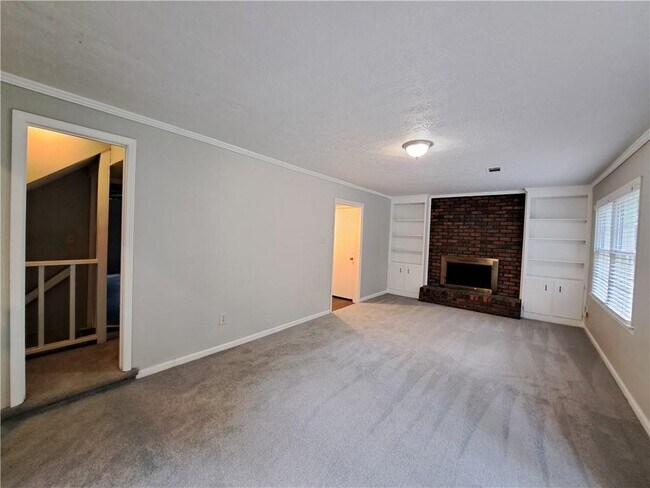 Building Photo - 844 Chandler Dr SW