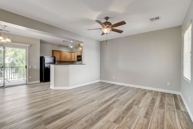 Building Photo - 3 Bedroom Condo