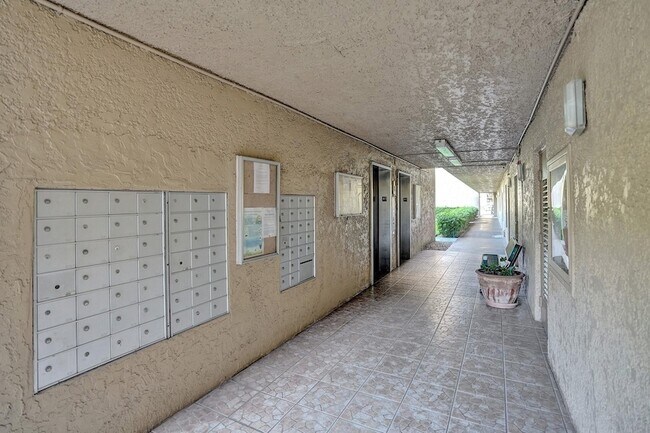 Building Photo - 4550 NW 18th Ave
