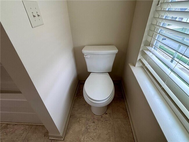 Building Photo - 613 Stonehurst Ln
