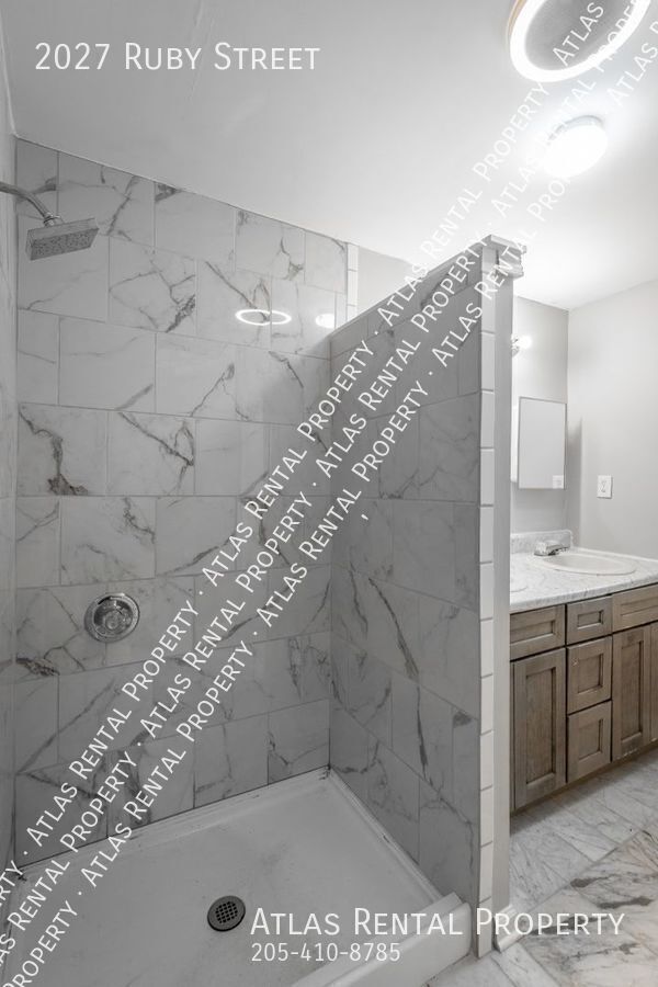 Building Photo - 2027 Ruby St