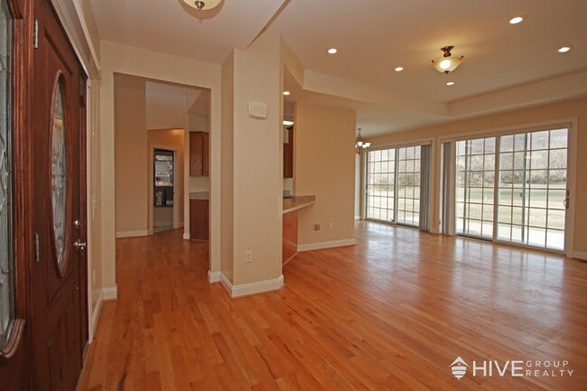 Building Photo - Peaceful One-Level Living with Mountain Views