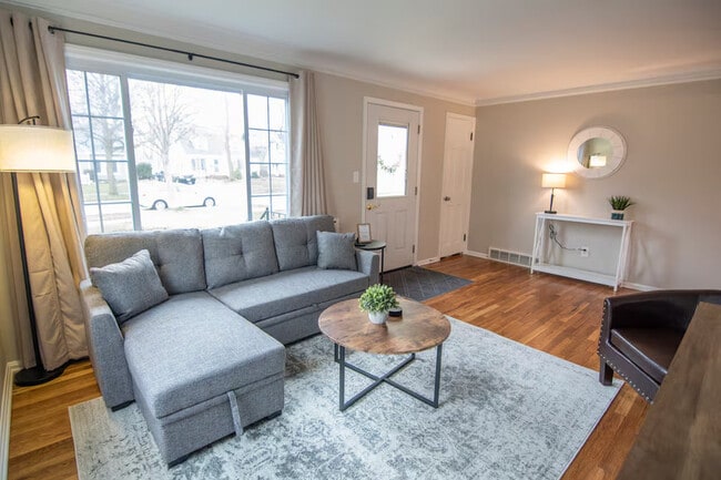 Building Photo - 7046 Greenleaf Ave