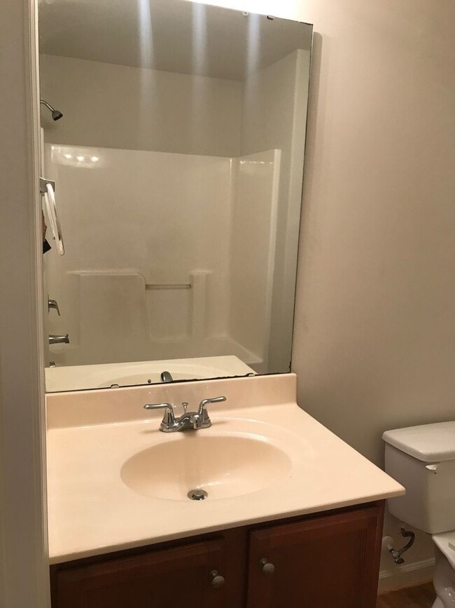 Building Photo - Bright & Inviting 2-Bedroom Condo in Prime...