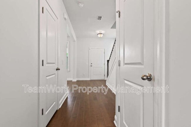 Building Photo - 165 Rowans Creek Dr