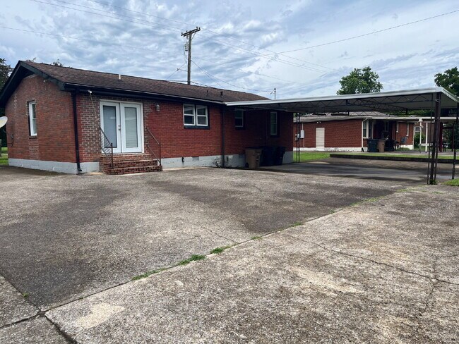 Building Photo - 3311 W Hamilton Ave