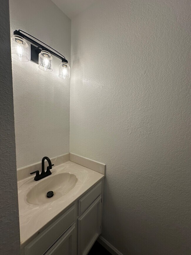 Building Photo - 7600 Plaza Redonda Dr