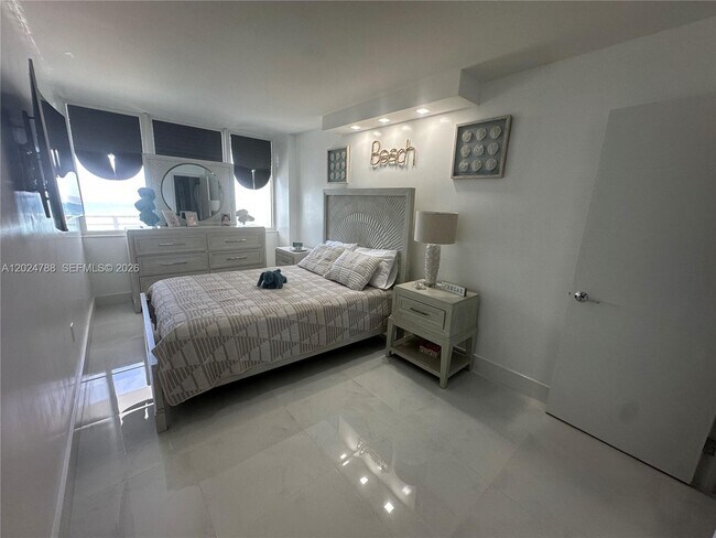 Building Photo - 2030 S Ocean Dr