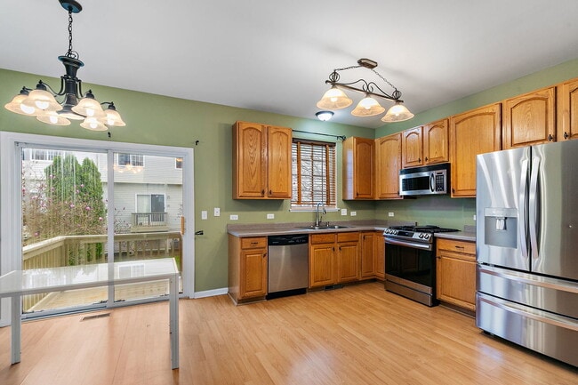 Building Photo - 253 Evergreen Cir